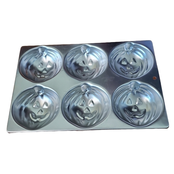 Vtg 1983 Wilton pumpkin Jack-o-lantern baking tray mold cakes muffins cupcakes - Picture 1 of 7